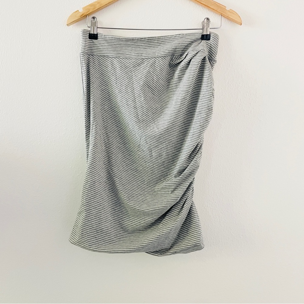Lululemon Anytime Skirt - Gray White Stripe